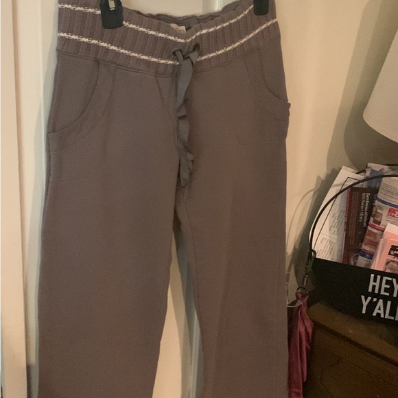 SWEATPANTS NWOT ELASTIC WAIST FRONT POCKETS SIZE XS/S - Picture 2 of 5
